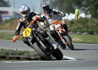 Sezonul de supermoto ia startul pe circuitul arădean