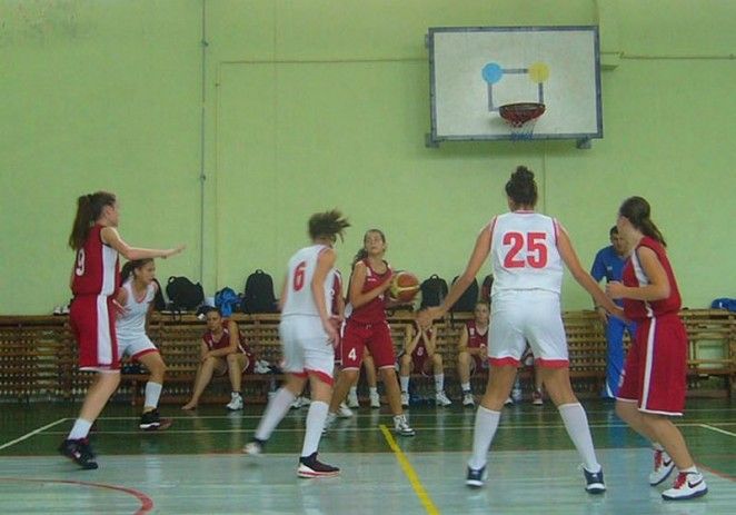 Victorii sub panou pentru micile baschetbaliste