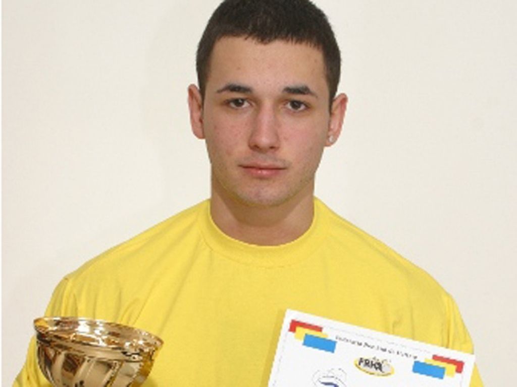  Răzvan Nicoară, triplu campion naţional de tineret la haltere