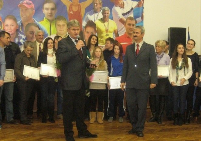 Viorel Bitang revine acasă cu ocazia inaugurării oficiale a sălii de gimnastică “Emilia Eberle”