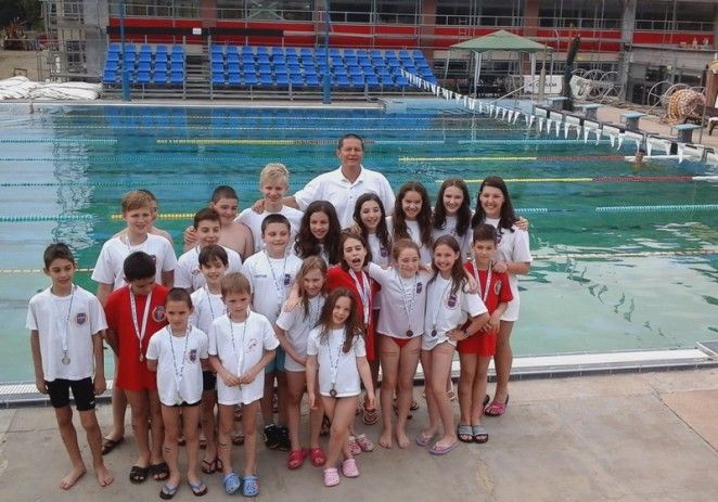 Micii înotători arădeni au urcat pe podium în Ungaria