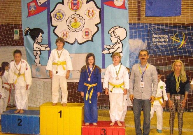 Cluburi din Arad şi Nădlac au urcat pe podium la sărbătoarea judoului