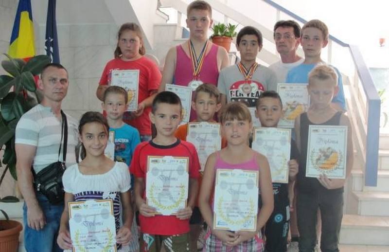  Micii halterofili de la CSM Arad au urcat pe podium la Naţionale