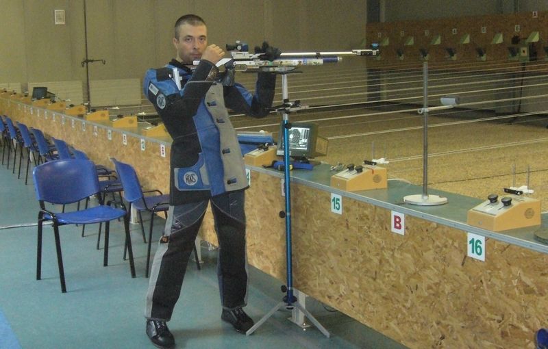  Campionul olimpic Alin Moldoveanu, în pregătire la poligonul din Arad