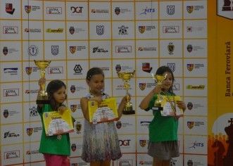 Micii şahişti s-au remarcat la festivalul internaţional al Aradului