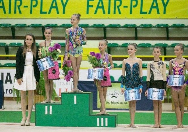 Gimnastele CSM-ului s-au remarcat pe covorul ritmicii