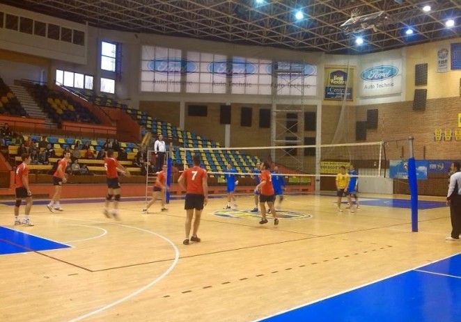 Sâmbătă avem volei pentru toţi în Polivalenta arădeană