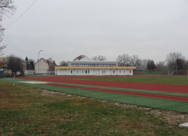 Stadionul Gloria se pregăteşte de „botezul” oficial