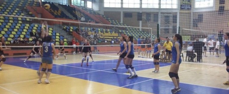 Echipele din Ştei şi Timişoara au câştigat Cupa Aradului la volei