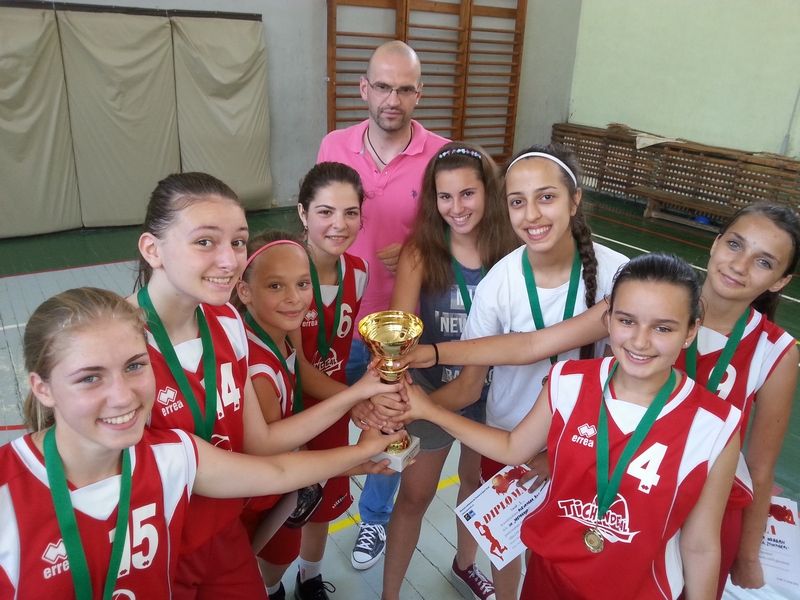  Fetele de la „Peda” au câştigat Cupa Sportsin la baschet