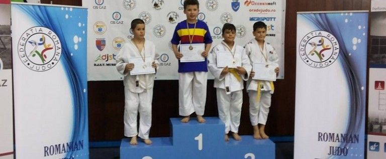 Micii judoka arădeni au urcat pe podiumul naţional