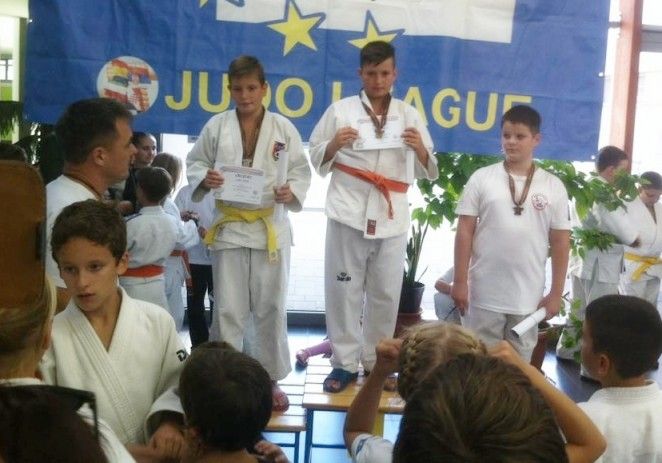 Judoka arădeni au urcat pe podium în Ungaria şi Austria