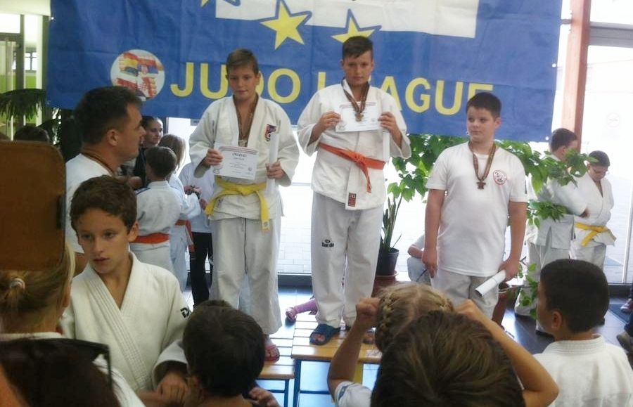  Judoka arădeni au urcat pe podium în Ungaria şi Austria