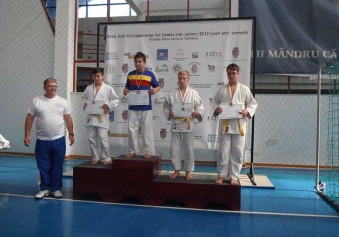 Judoka arădeni au urcat pe podium în lupta la sol