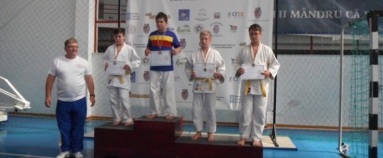 Judoka arădeni au urcat pe podium în lupta la sol