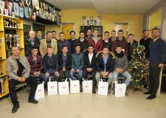 Juniorii de la UTA şi Atletico au fost vizitaţi de Moş Crăciun