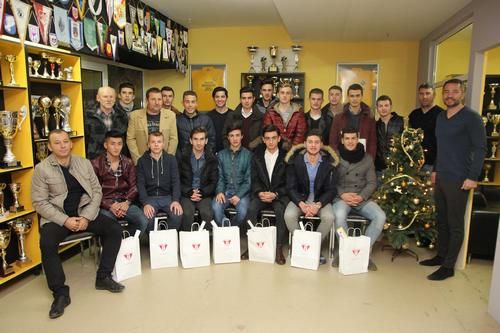 Juniorii de la UTA şi Atletico au fost vizitaţi de Moş Crăciun