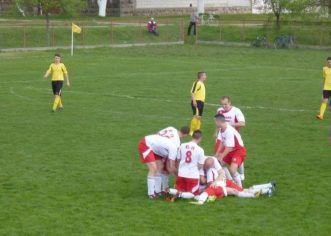 Felnacul vrea să rămână pe podium. Vezi etapa din Liga 4