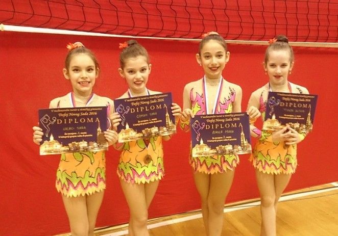 Gimnastele CSM-ului au impresionat pe covorul ritmicii, la Novi Sad