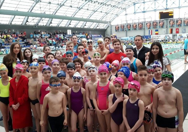 Înotătorii arădeni au urcat pe podium la un concurs în Oradea