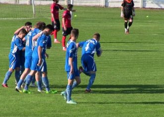 Primul loc în Liga a IV-a Mavros Arad la fotbal se decide în derby-ul de la graniță