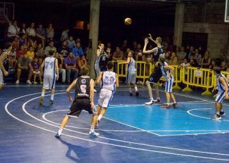 Uriaşul Robert Bobroczkyi a fost selecţionat sub tricolor