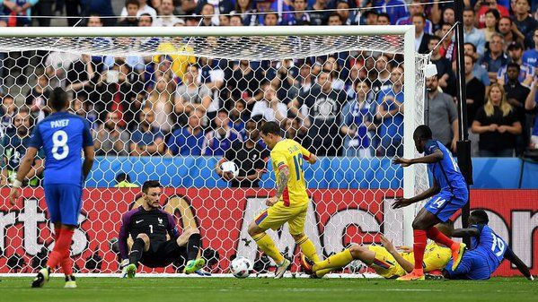  România pierde nedrept meciul de debut la Euro, 1-2 cu Franţa