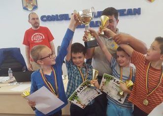 Şcoala gimnazială numărul 5 e campioană la şah