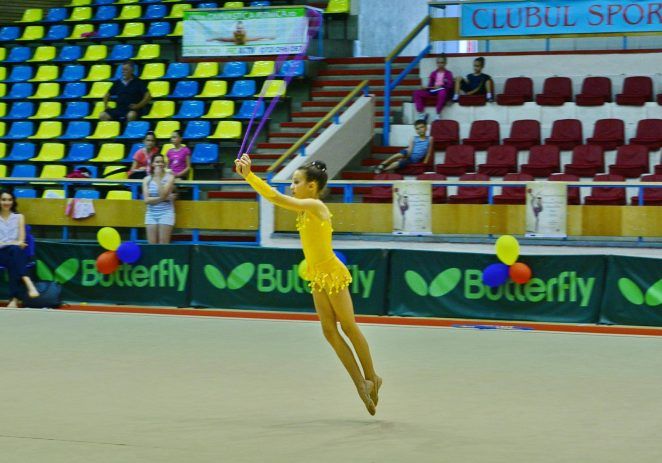Gimnastele de la ritmică au urcat pe podiumul naţional