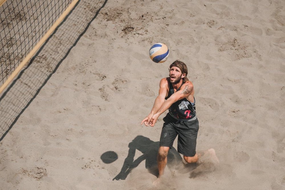  Fan Arad a câştigat turneul de beach-volley de pe Criş