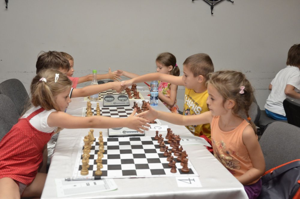  Au început turneele de copii la festivalul de şah al Aradului
