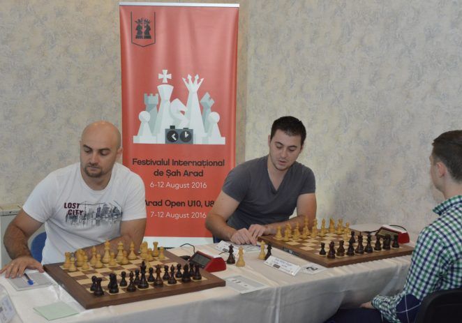 Marele maestru Istrăţescu e liderul festivalului arădean de şah