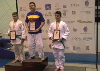 Doi judoka arădeni, medaliaţi naţionali în lupta la sol