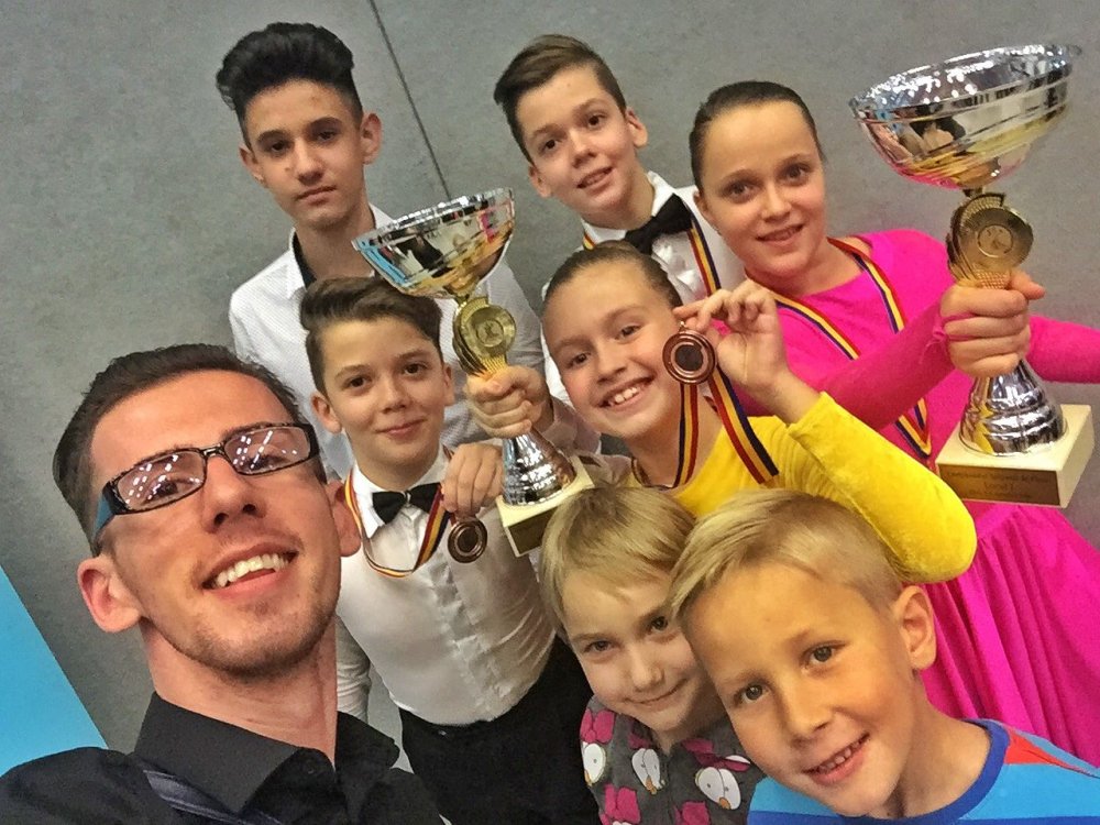  Dum Dance Team Arad dă campioni naţionali la dans sportiv