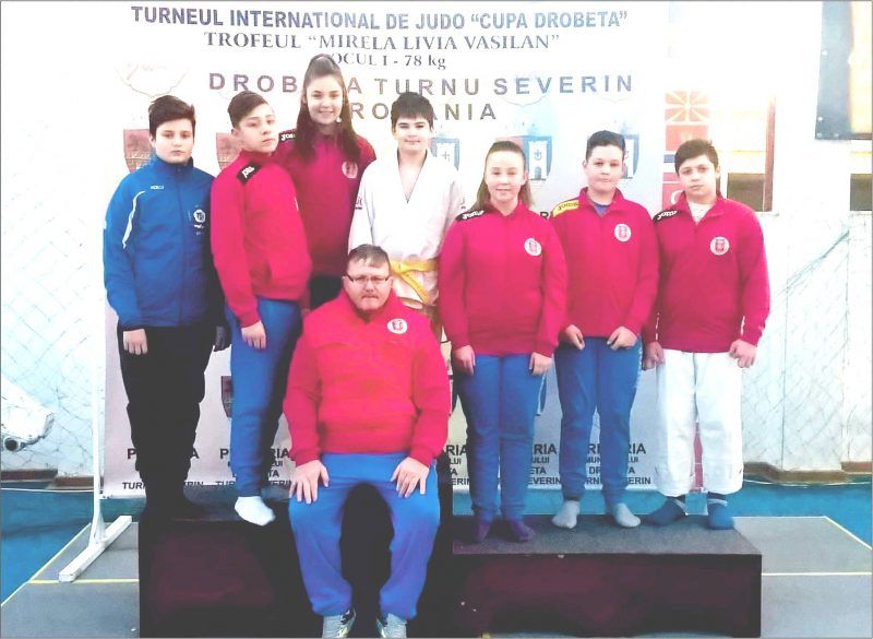  Judoka arădeni au cucerit medalii la Cupa Severinului