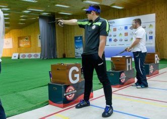 Doi pistolari arădeni trag la Europenele de tir
