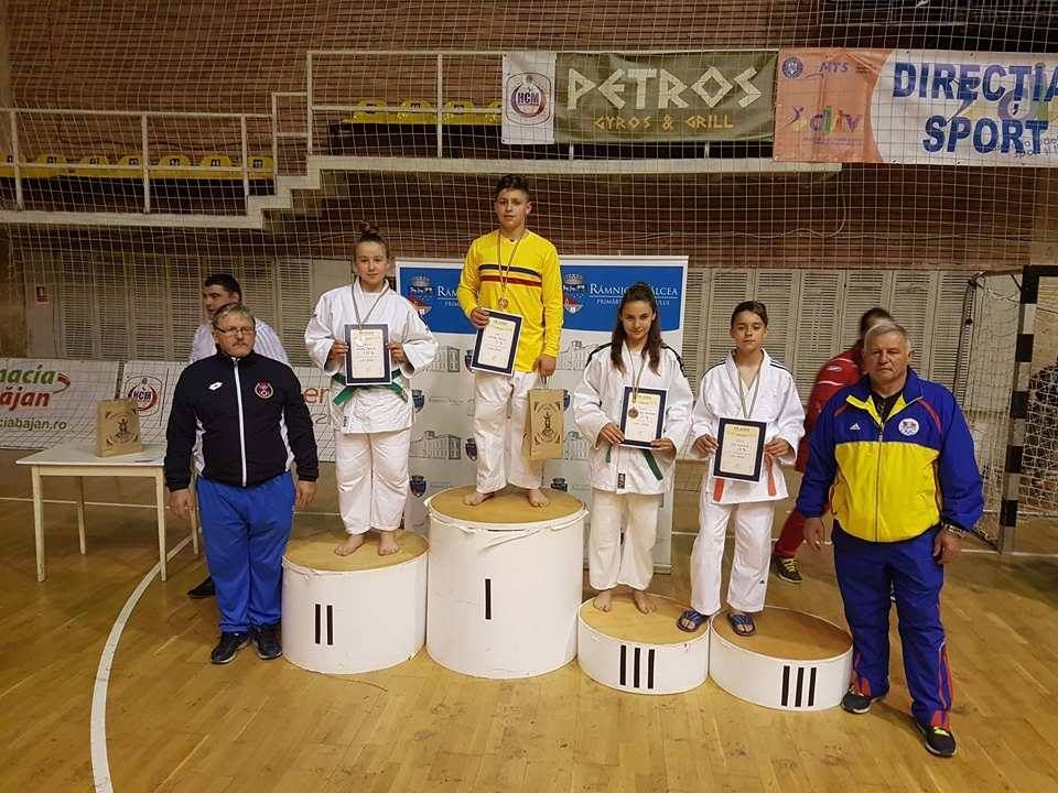  Micii judoka arădeni au cucerit medalii naţionale pe tatami