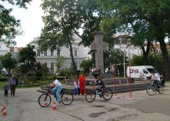 Elevii se vor întrece pe biciclete în Cupa ”DHS”