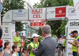 O atletă din Ungaria a terminat prima la Supermaraton