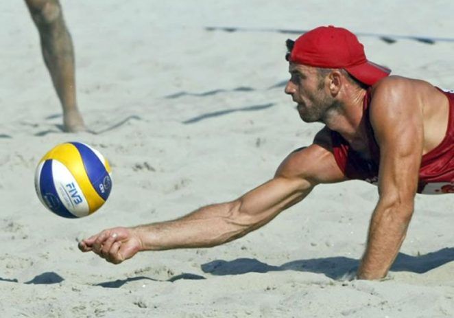 Marius Mascovits joacă şi în acest sezon, în voleiul pe plajă