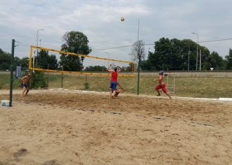 640 de tone de nisip stau la baza unui nou teren de volei pe plajă în Arad