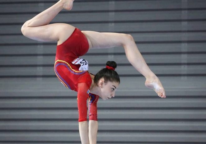 Gimnasta arădeană Iulia Berar s-a remarcat la Naţionale
