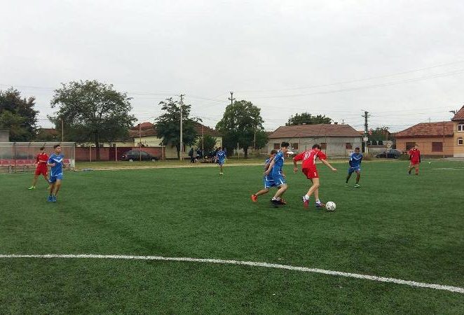 Elevii arădeni vor fi premiați de Răzvan Burleanu