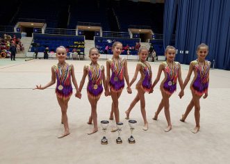 Salbă de medalii pentru gimnastele de la ritmică