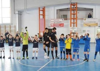 Elevii se întâlnesc la Cupa „Moș Crăciun”