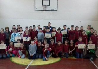 S-au întrecut în Cupa „Moș Nicolae” la aruncări la coș