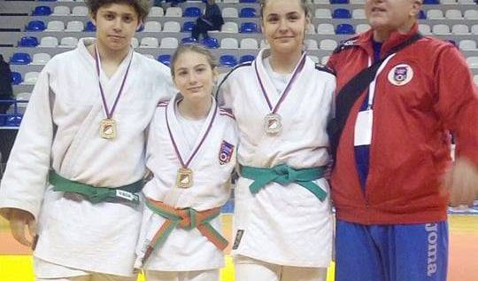Micii judoka ai CSM-ului au urcat pe podium în Serbia