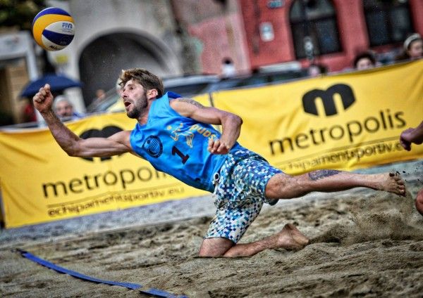  Fan Arad, debut cu dreptul în sezonul de beach-volley