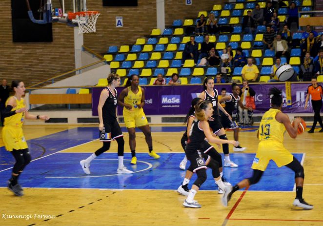 ICIM învinge Clujul, în duelul de tradiţie de sub coş