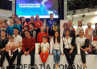 Marii campioni ai gimnasticii, primiţi cu căldură la Arad